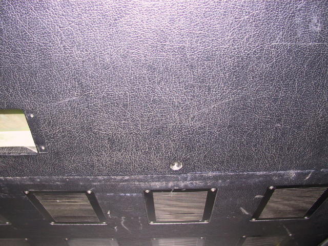 Bottom screws center