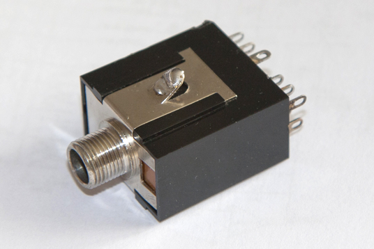 The CS-80's stereo EXP connector